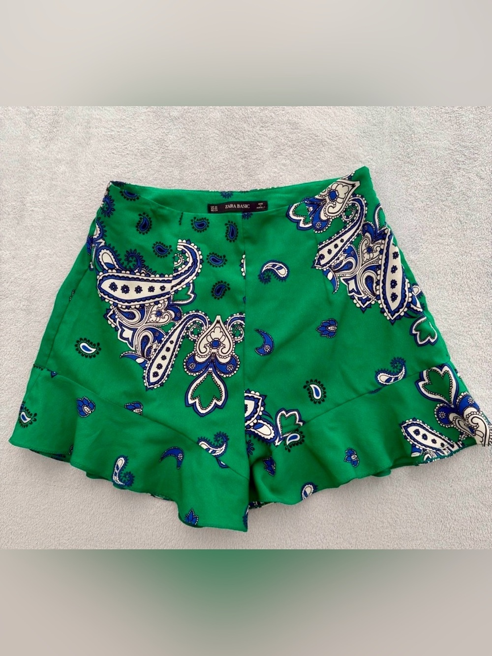 Zara Green Paisley Ruffle Hem Shorts
